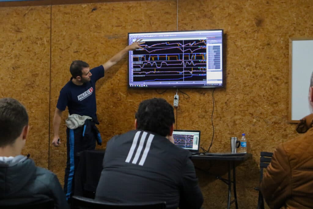 Vitor Genz durante o MIP Presencial, que permite aos alunos pilotarem no mundo real. Foto: Fábio Leal Fotos