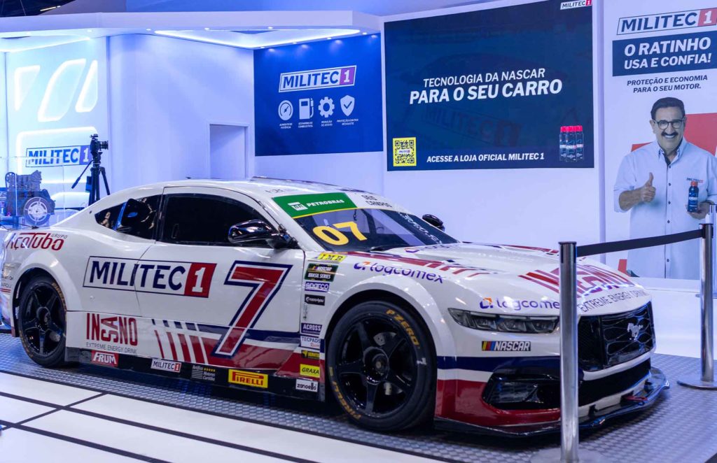 Carro da Nascar no Estande da Militec - Feira do Automóvel 2025